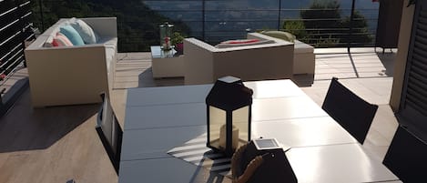 屋外ダイニングエリア