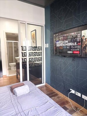 Free WiFi, bed sheets