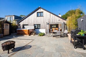 Outdoor dining - Beautiful 4 bedroom House in a peaceful village  nr Rock & Port Gaverne (Saint Endellion)