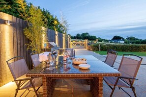 Outdoor dining - Beautiful 4 bedroom House in a peaceful village  nr Rock & Port Gaverne (Saint Endellion)