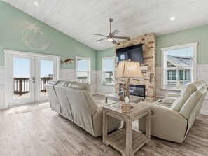 Smart TV, fireplace - Brand-New ICW Retreat with Beach Views - 3 Bed/2.5 Bath - Beach Views (Sargent)