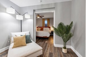 Iron/ironing board, free WiFi, bed sheets - 3 BR Tampa Pool Home - Putting Green |Firepit |Coffee Bar (Tampa)