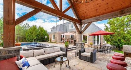 Luxury 7 bedroom/5 bathroom, 2 kitchen rural estate property