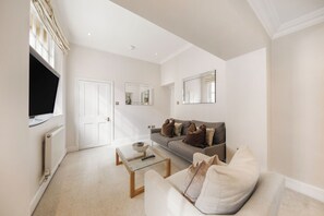Living area - Boutique Living in Iconic Mayfair (London)