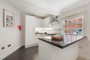 Private kitchen - Boutique Living in Iconic Mayfair (London)