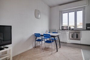 Dining - MiCo Executive Apartment is an elegant located on the eighth floor apartment with elevator and balcony.Bright and modern, it has a bedroom with a double bed and living room with a sofa bed, ideal for accommodating 4 guests.It offers well-kept rooms, equi (Milan)