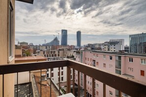 Property grounds - MiCo Executive Apartment is an elegant located on the eighth floor apartment with elevator and balcony.Bright and modern, it has a bedroom with a double bed and living room with a sofa bed, ideal for accommodating 4 guests.It offers well-kept rooms, equi (Milan)