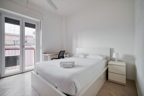 1 bedroom, iron/ironing board - MiCo Executive Apartment is an elegant located on the eighth floor apartment with elevator and balcony.Bright and modern, it has a bedroom with a double bed and living room with a sofa bed, ideal for accommodating 4 guests.It offers well-kept rooms, equi (Milan)