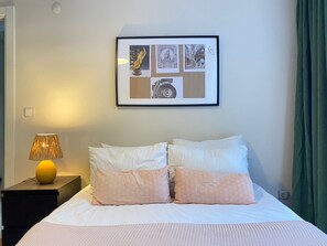 Iron/ironing board, free WiFi, bed sheets - 1BR Flat | Central & Stylish (Istanbul)
