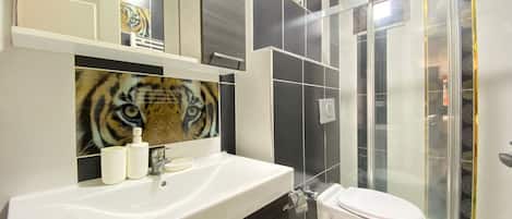 Shower, hair dryer, towels