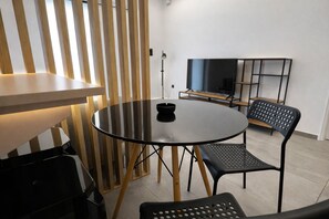 Dining - Glyfada Garden Apt with Open Sunset Views by ΜΡS (Glifada)