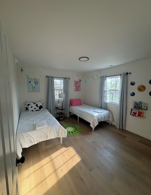 3 bedrooms, free WiFi, bed sheets, wheelchair access - Peter & Rita’s Inspired Cottage Retreat one-of-a-kind family destination. (Fayetteville)