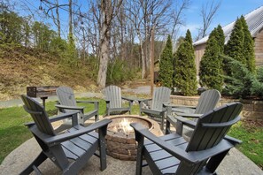 Property grounds - Family Friendly Escape, Near Downtown, Grill, Hot Tub (Pigeon Forge)