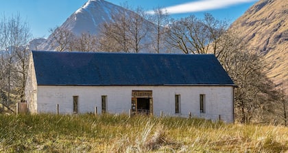Elm - private bunkroom in a shared bunkhouse