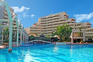 A hotel with a swimming pool, a bridge, and multiple balconies. - Rental BB 916-3 in Benalm Dena (Benalmádena)