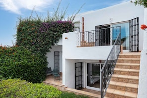 A modern two-story house with a balcony, a staircase, and a patio area. - AS EXT CBP Samisol FI 2 (Marbella)