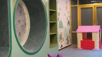 Children’s play area – indoor