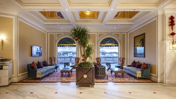 Sala de estar en el lobby