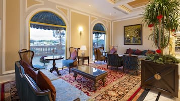 Sala de estar en el lobby