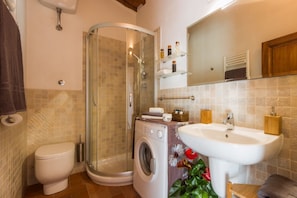 Shower, towels, toilet paper - Apartments Florence - Boboli Balcony Rooftop View Florence City Center (Firenze)