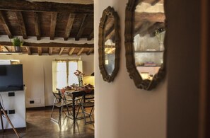 Dining - 'La Mansardina Beccheria Central' Apartment with Wi-Fi and Air Conditioning (Lucca)