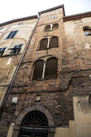 Exterior - 'La Mansardina Beccheria Central' Apartment with Wi-Fi and Air Conditioning (Lucca)