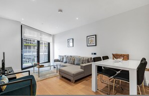 Apartment - 2 Bed 2 Bath Deluxe Apt in Nine Elms- Riverview (London)