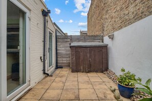 House - Spacious 4BR 3BA House Near Barons Court Station (London)