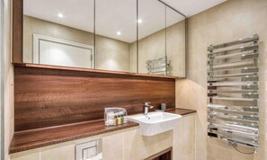 House - Modern 2 Bedroom Flat (London)