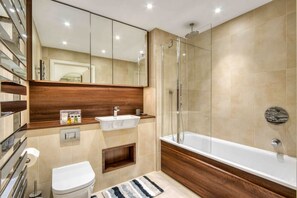House - Modern 2 Bedroom Flat (London)