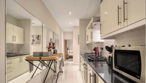 House - Homely 3 Bed 3 Bath in Kensington (London)