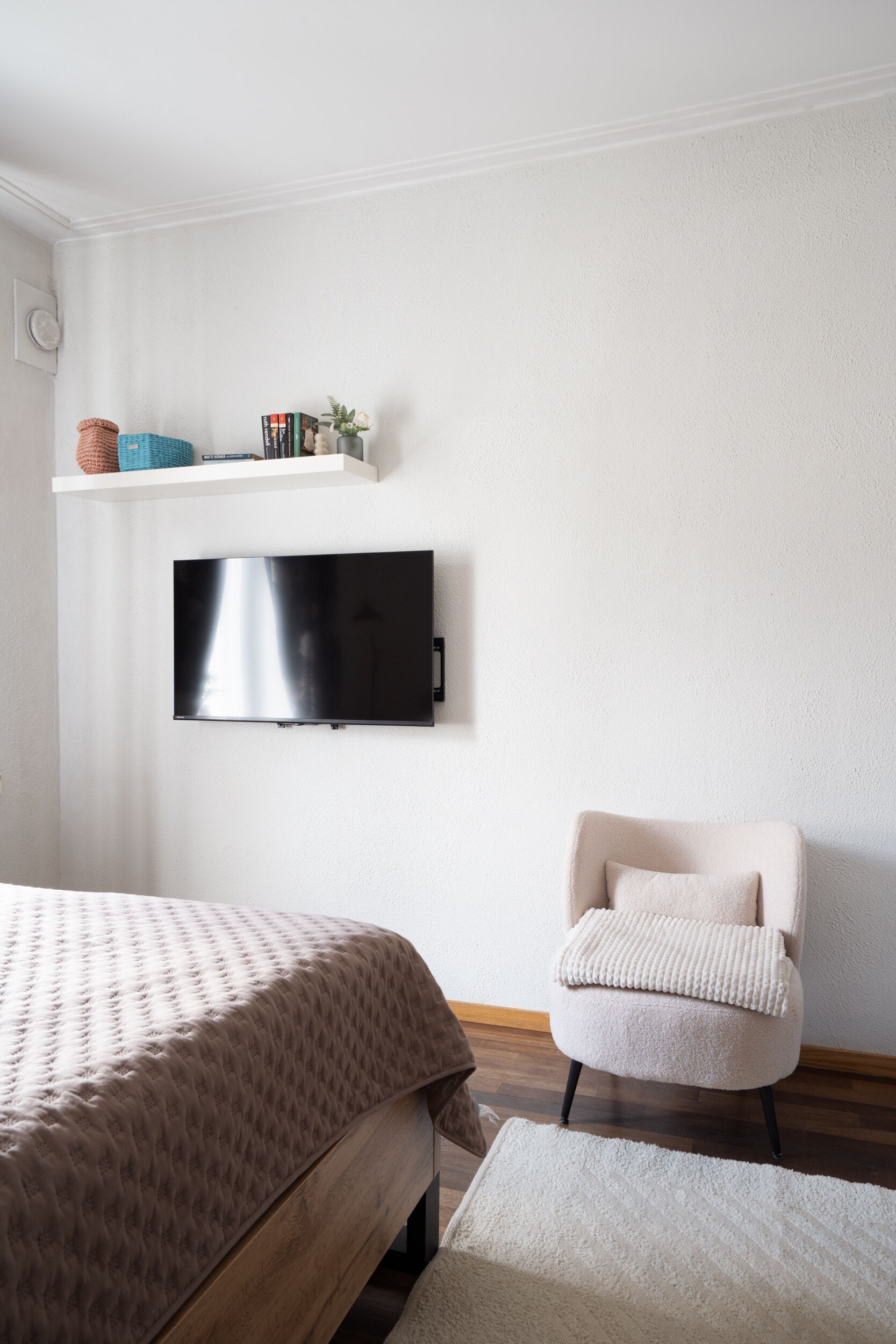 Appartamento Basic, vista cortile | Ferro/asse da stiro, Wi-Fi gratuito, lenzuola