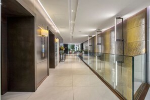 House - Luxe Creek Riverside Air-conditioned 2br 2bath (London)