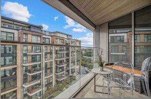 House - Luxe Creek Riverside Air-conditioned 2br 2bath (London)