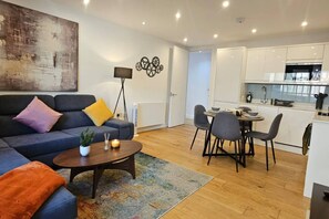 House - Chic 2 Bed 2 Bath in Old Street (London)