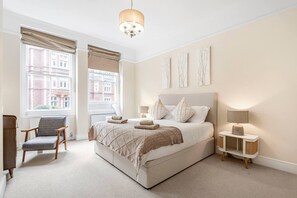 Apartment - 4-bedroom Luxury Apartment (London)