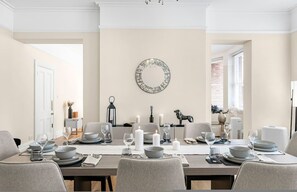 Apartment - 4-bedroom Luxury Apartment (London)
