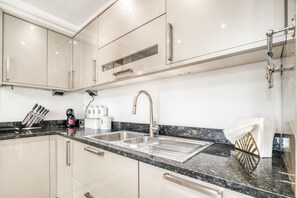House, Smoking | 4 bedrooms - Mahogany Heights in Greater London (London)