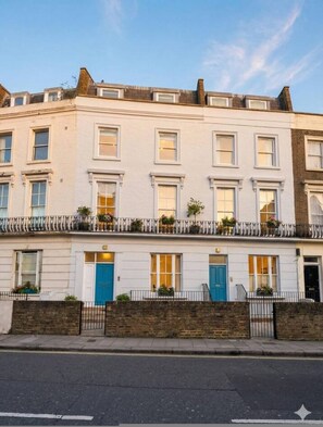 House - Westbourne Park 3bdr Canal Side Home (London)