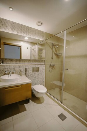 Apartment - Prime Downtown Dubai 2-bed 2-bath With Parking (Dubai)