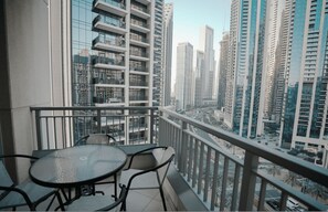 Apartment - Prime Downtown Dubai 2-bed 2-bath With Parking (Dubai)