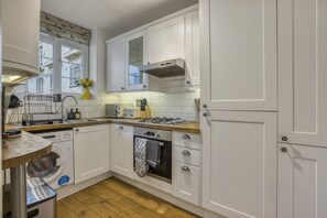 House - Comfortable 2-bed in Zone 2 (London)