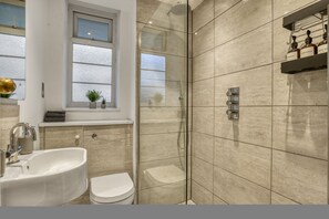 House - Comfortable 2-bed in Zone 2 (London)