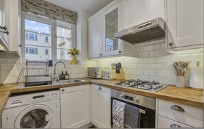 House - Comfortable 2-bed in Zone 2 (London)