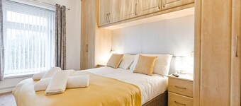 Group-Friendly Home | TV in Every Room, WiFi & Parking