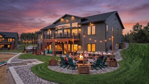 Outdoor dining - Putting Green+Beach+Hot Tub+Game Room+Fire pit (New Lisbon)