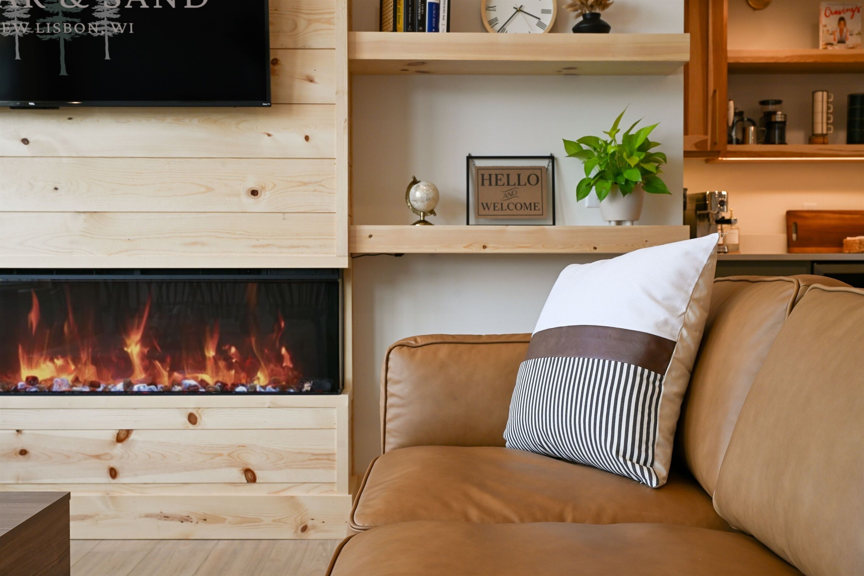 Smart TV, fireplace, table football, ping pong
