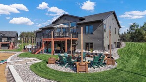 Outdoor dining - Putting Green+Beach+Hot Tub+Game Room+Fire pit (New Lisbon)