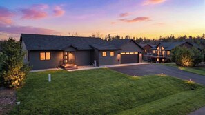 Exterior - Putting Green+Beach+Hot Tub+Game Room+Fire pit (New Lisbon)