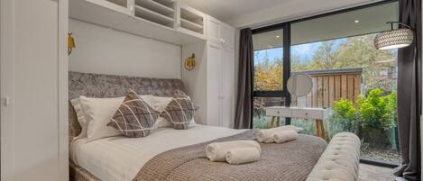 บ้านพัก | 3 ห้องนอน, โต๊ะทำงาน